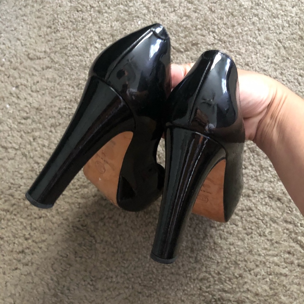 Chanel Black Patent Leather Pumps - Picture 5 of 8